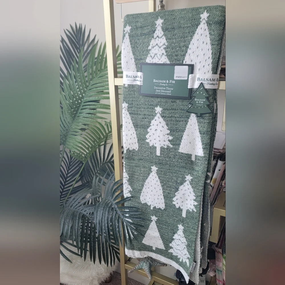NWT Balsam & Fir Oversized Christmas Tree Blanket (1)